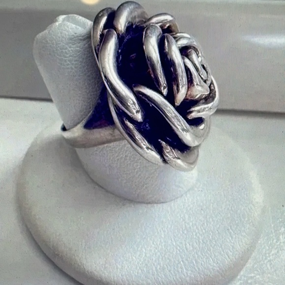 Elegant Silver Rose Ring - Picture 2 of 4